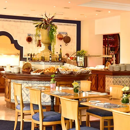 Pestana Village Garden מלון