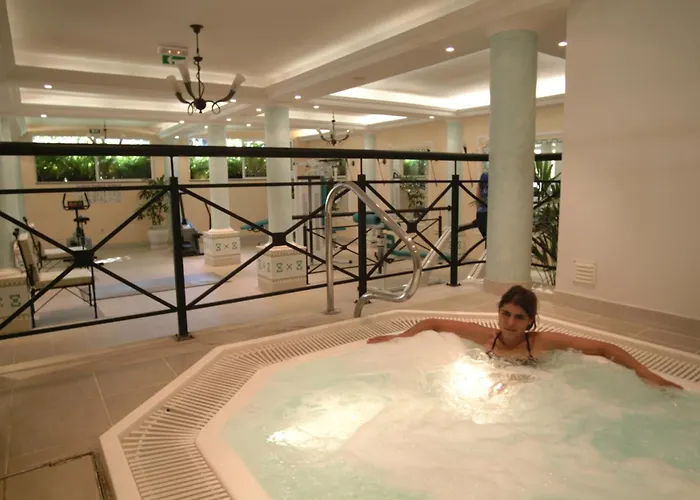 מלון Pestana Village Garden פונשל