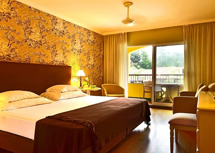 Pestana Village Garden מלון